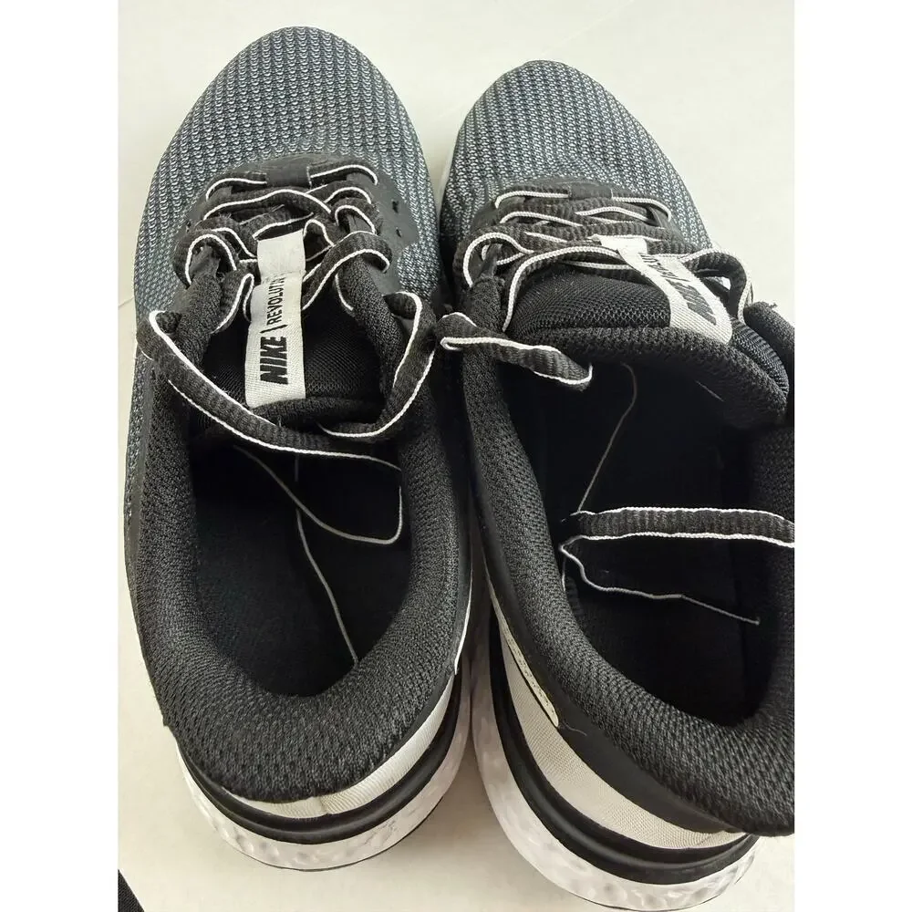 Nike Revolution Size 7 Women's Pre-Owned - Excellent Condition